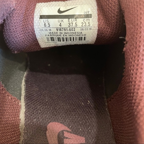 Nike Womens Air Max Tavas Burgundy - Picture 7 of 8